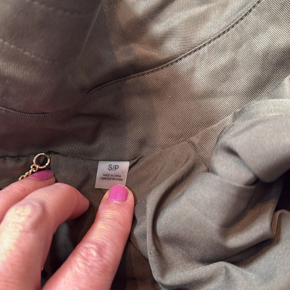 Elie Tahari Olive Green Light Weight Trench Coat Retails $158 SZ Small - Picture 8 of 9